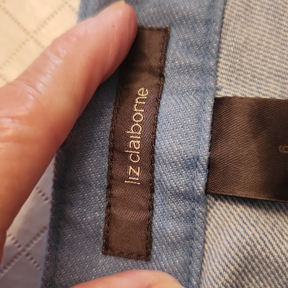 Liz Claiborne,100% cotton, lightweight denim jeans,size 6 - Picture 10 of 12